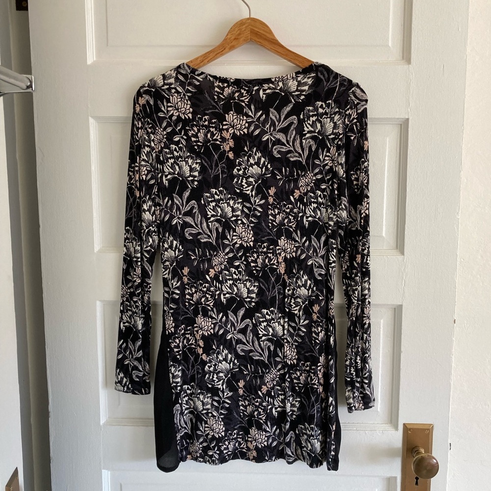 👚 [Rose & Olive] Flower Print Long Sleeve Shirt Blouse, Size S, EUC - Picture 2 of 8